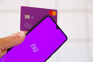 Quando a fatura do Nubank fechar, posso comprar?